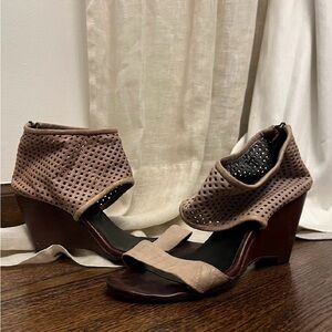 Stylish Brown Wedge Sandals